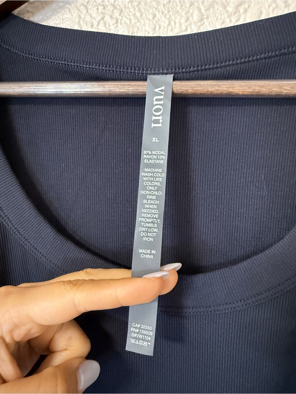 NWOT Vuori Long Sleeve Pose Scoop Tee Black XL Athleisure Cropped Top Ribbed Gym - Picture 4 of 7